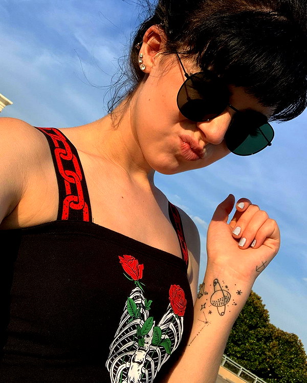yeahimcaroline instagram image archive image