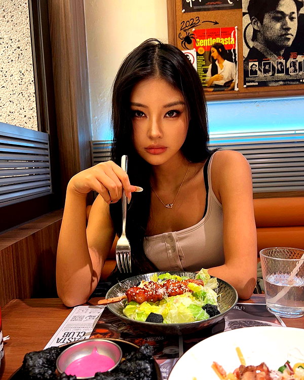 ll.lu1s instagram image archive image