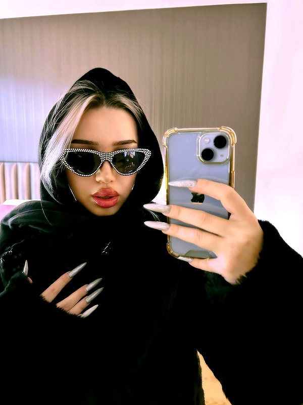 elinmaliaa instagram image archive image