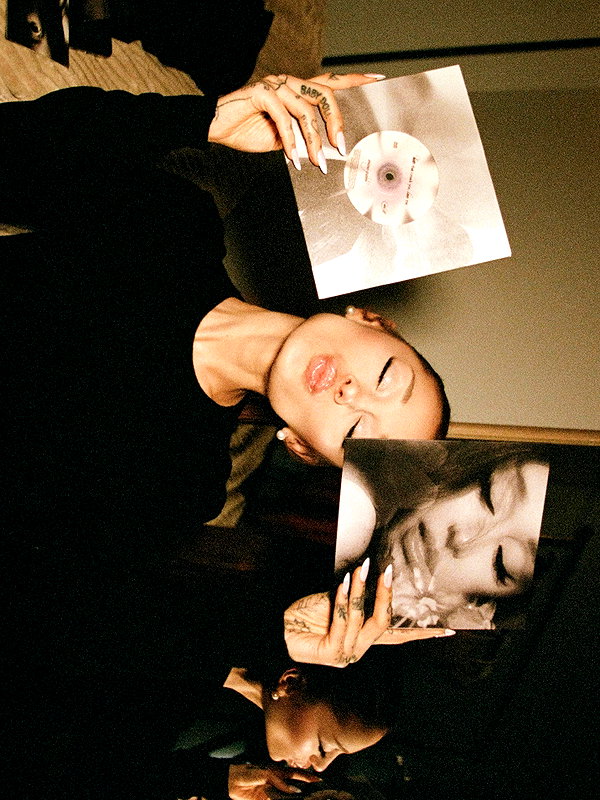 arianagrande instagram image archive image