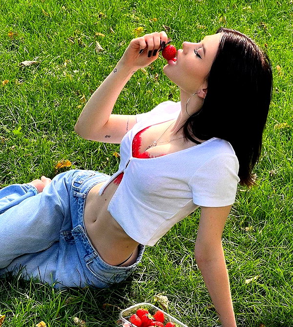 baddiesessence instagram image archive image