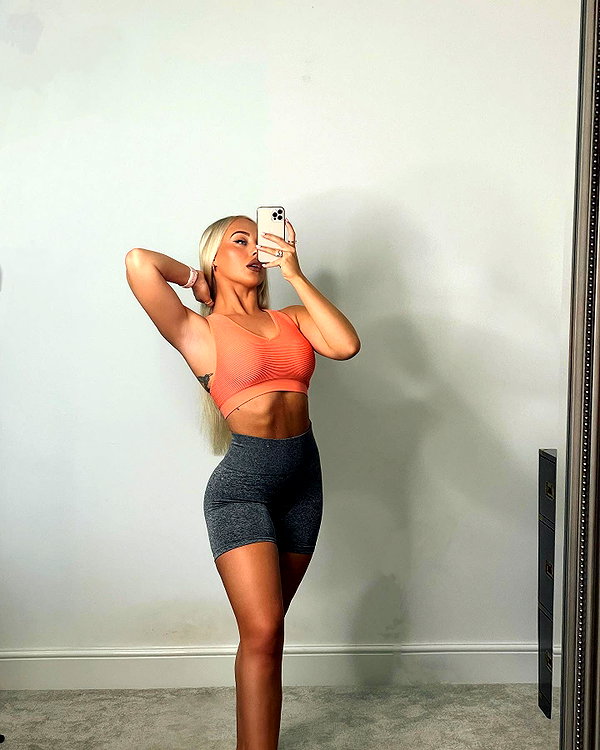 rhiannonbluee instagram image archive image