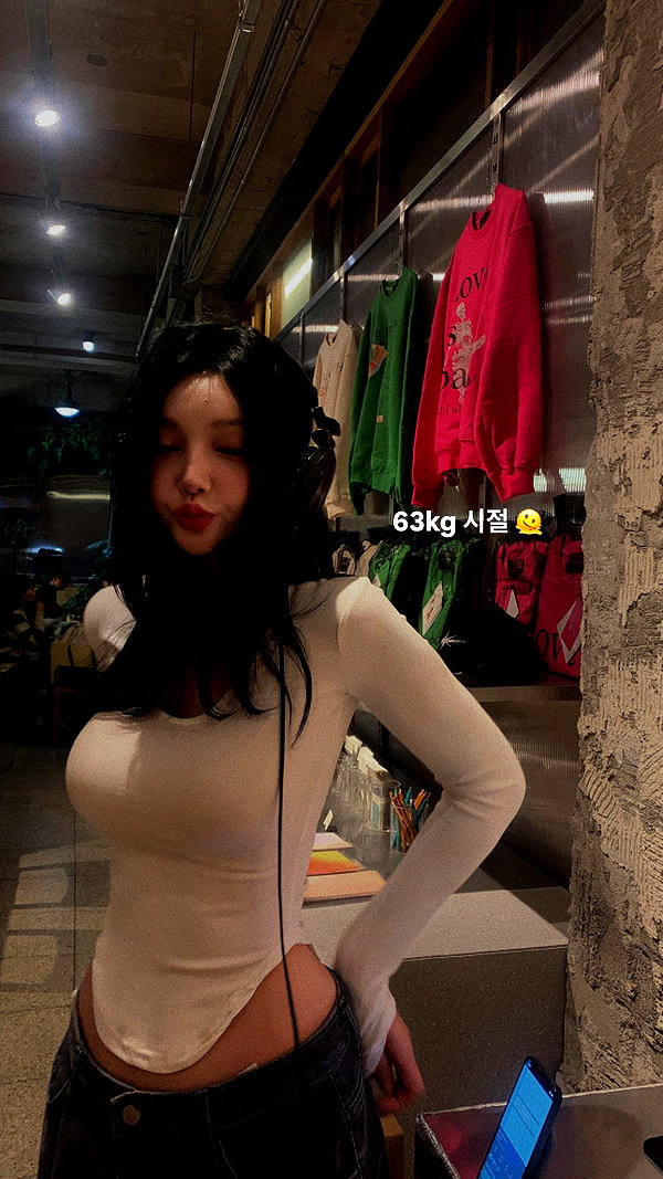 Archived image from @heroineseen on Instagram
