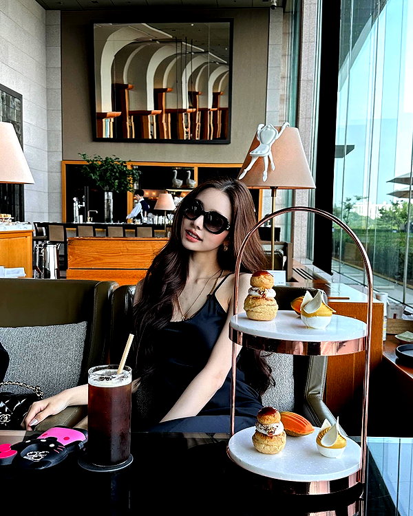 dear.zia instagram image archive image