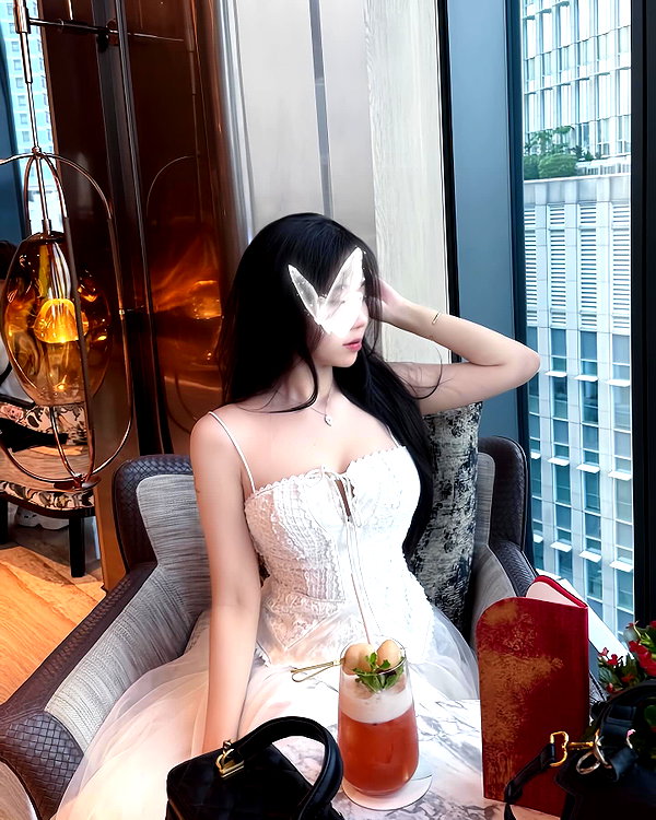 lyhythuedoxinh instagram image archive image