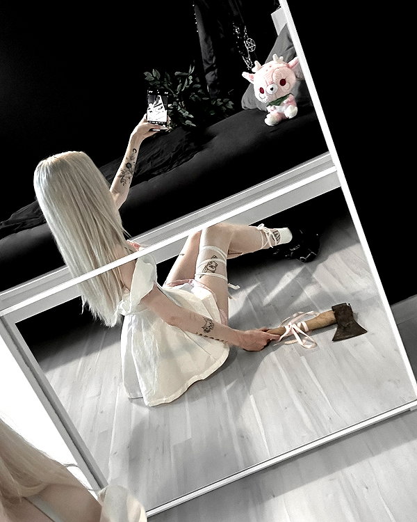 _lia.moon archive image