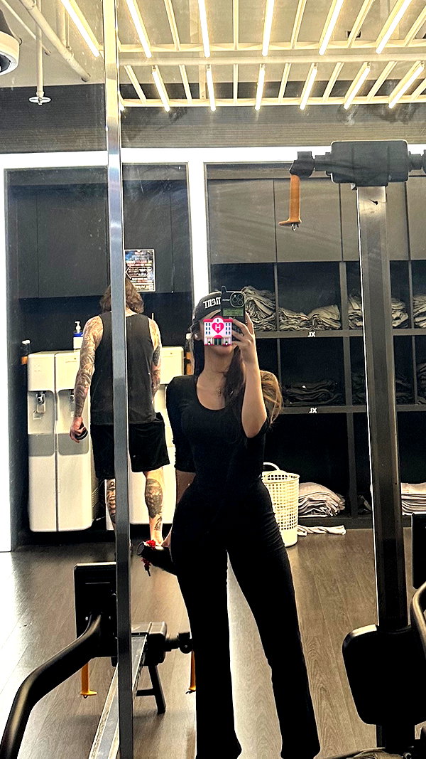 Archived image from @heroineseen on Instagram