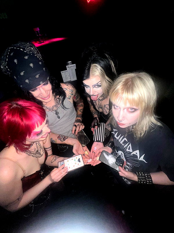 yeahimcaroline instagram image archive image
