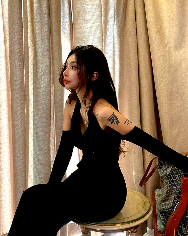 Archived image from @heroineseen on Instagram