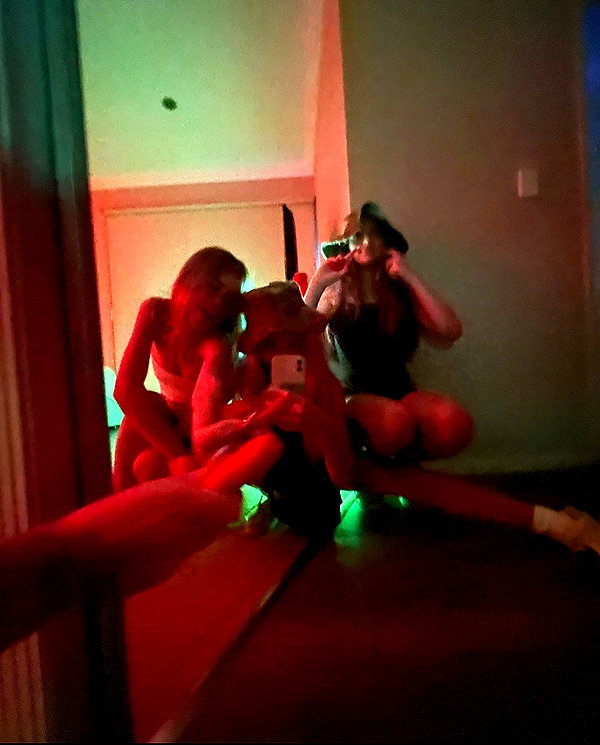 daisy_r_19 instagram image archive image