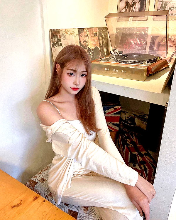 lai_931201 instagram image archive image
