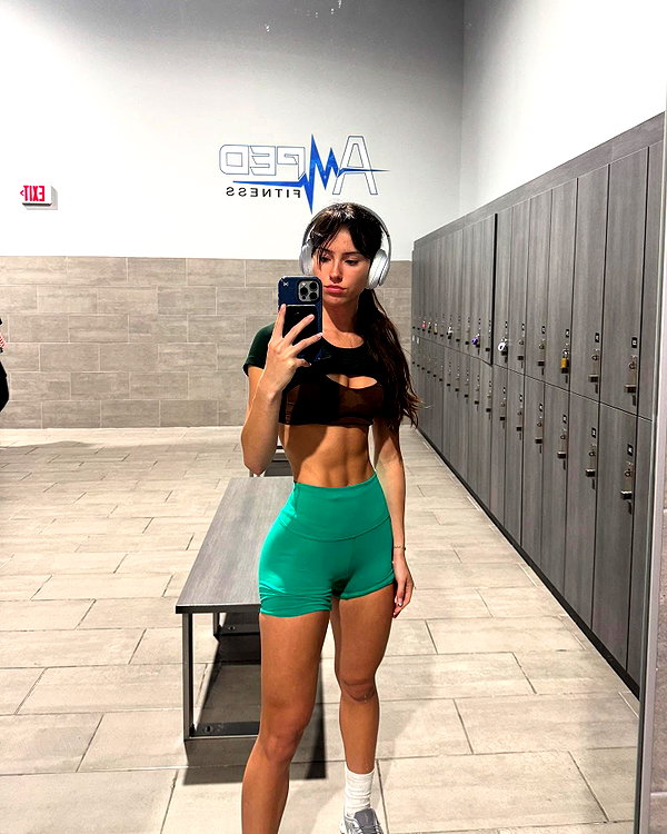 katelynernst3 instagram image archive image