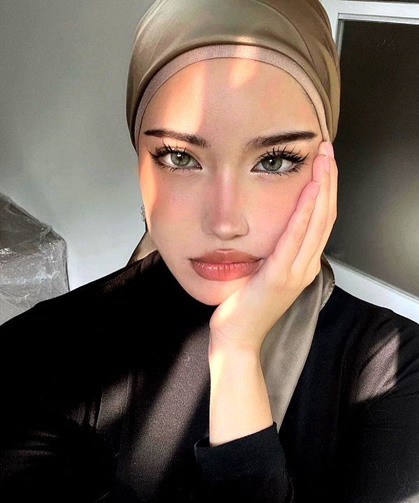baddiesessence instagram image archive image