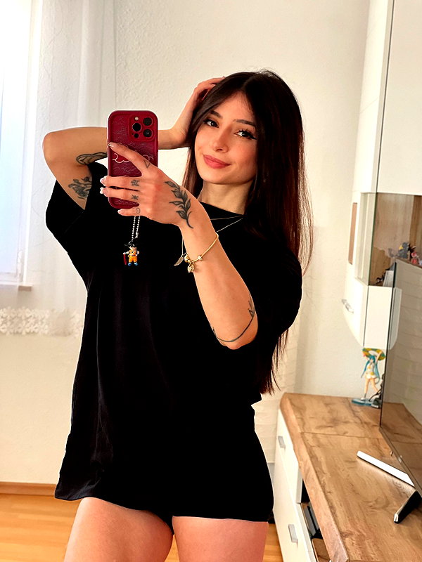 cata.leyah instagram image archive image