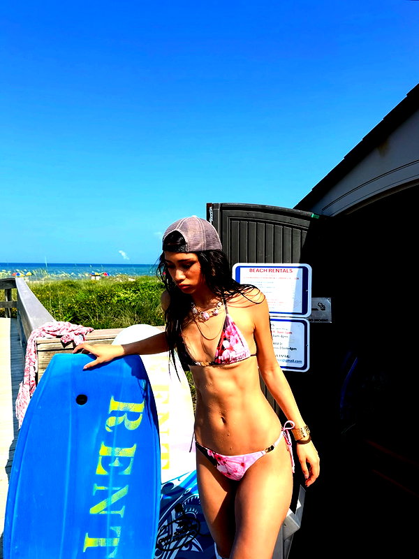 cait.knight instagram image archive image