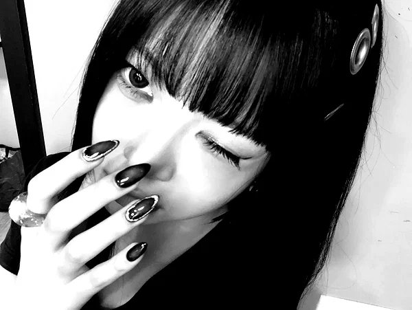 hhh.e_c.v instagram image archive image