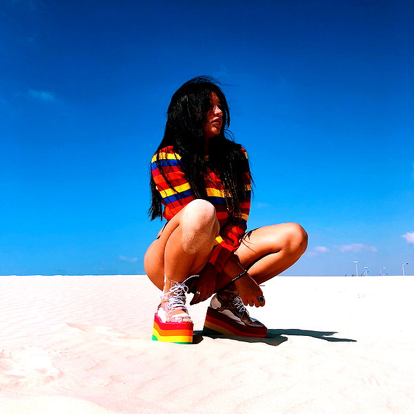romi_henenson instagram image archive image