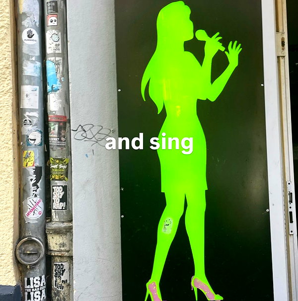 Archived image from @lolabllue on Instagram