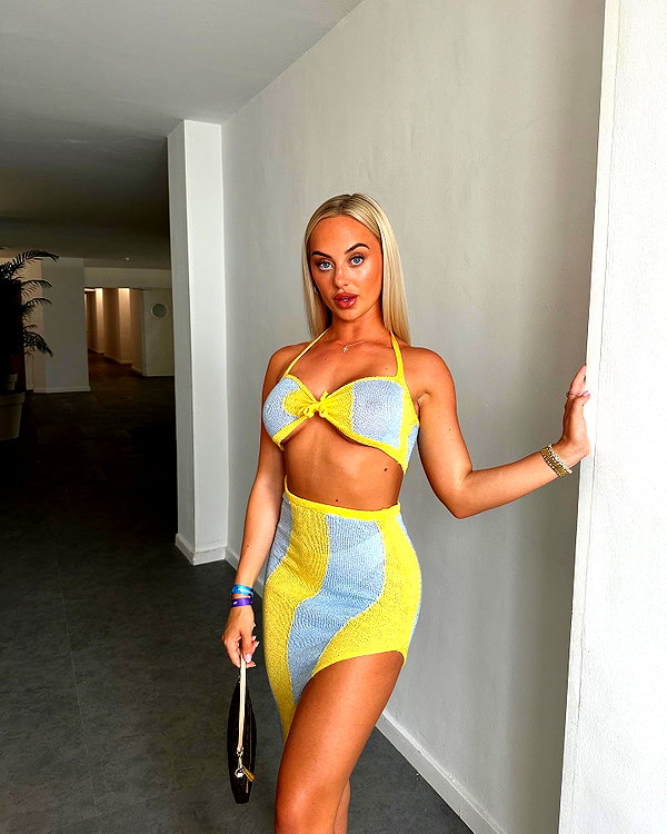 rhiannonbluee instagram image archive image