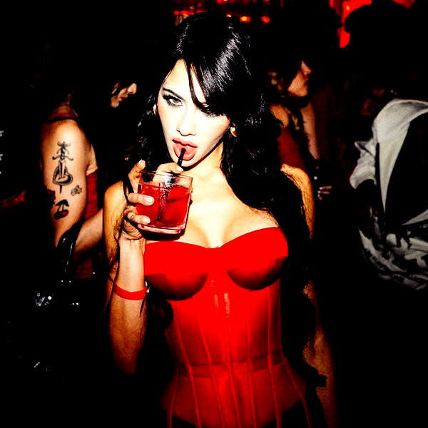 leonanaomii instagram image archive image
