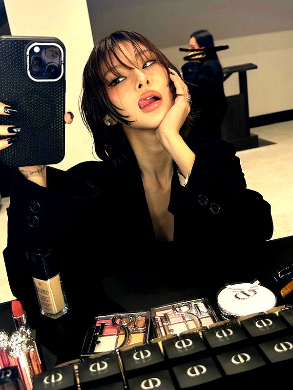 ll.lu1s instagram image archive image