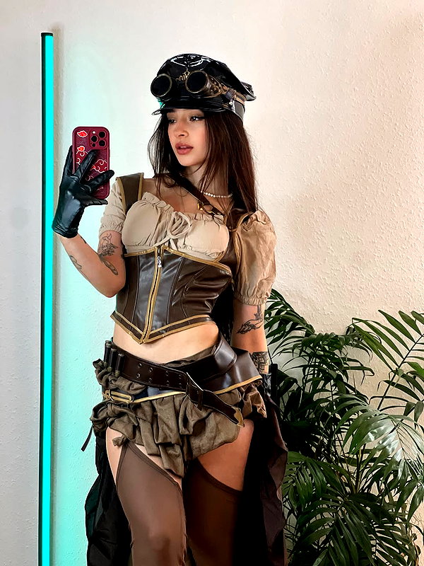 cata.leyah instagram image archive image