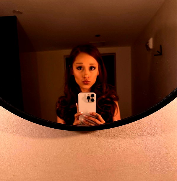 arianagrande instagram image archive image