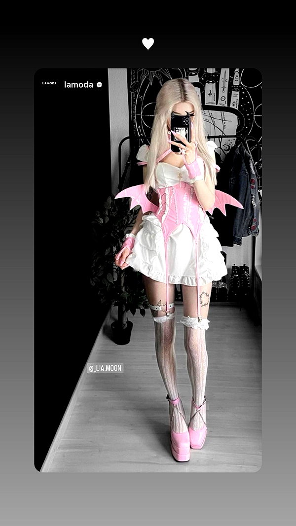 _lia.moon instagram image archive image