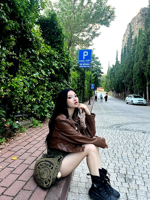 madamist_ instagram image archive image
