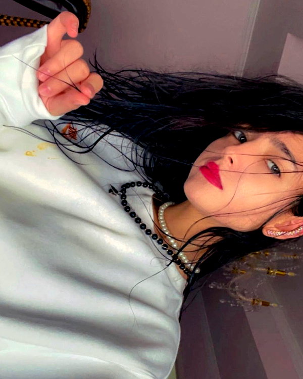 baddiesessence instagram image archive image