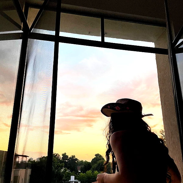 romi_henenson instagram image archive image