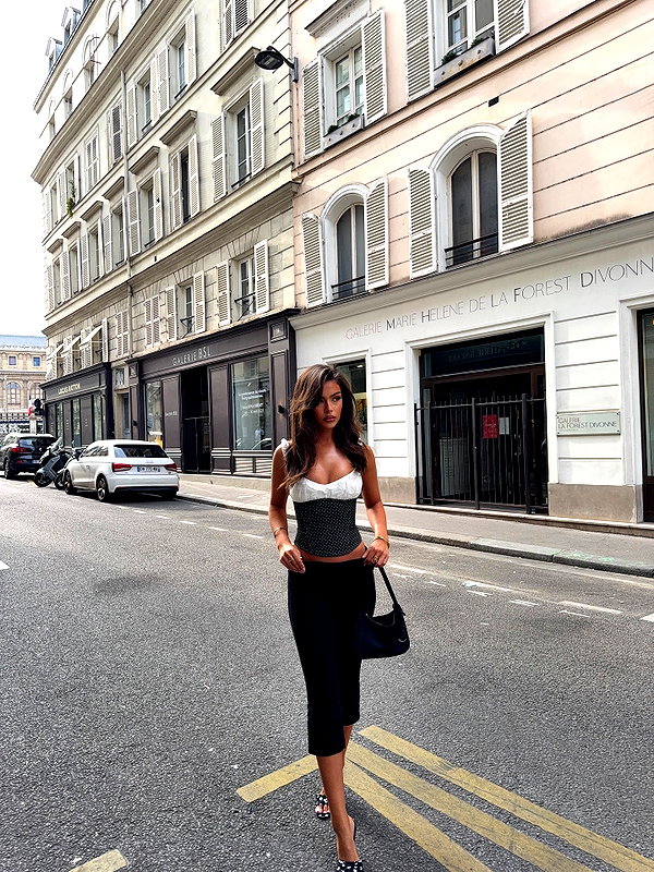 oliviaphillipps instagram image archive image