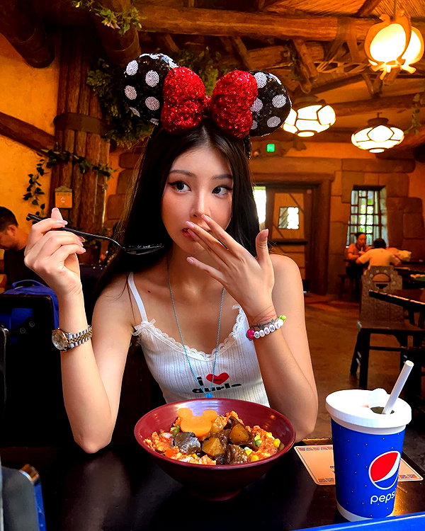 ll.lu1s instagram image archive image