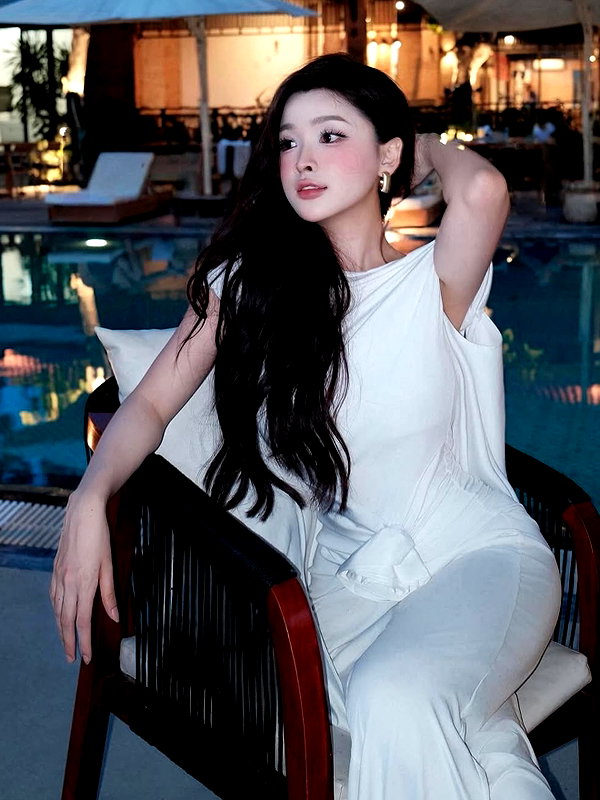 lyhythuedoxinh instagram image archive image