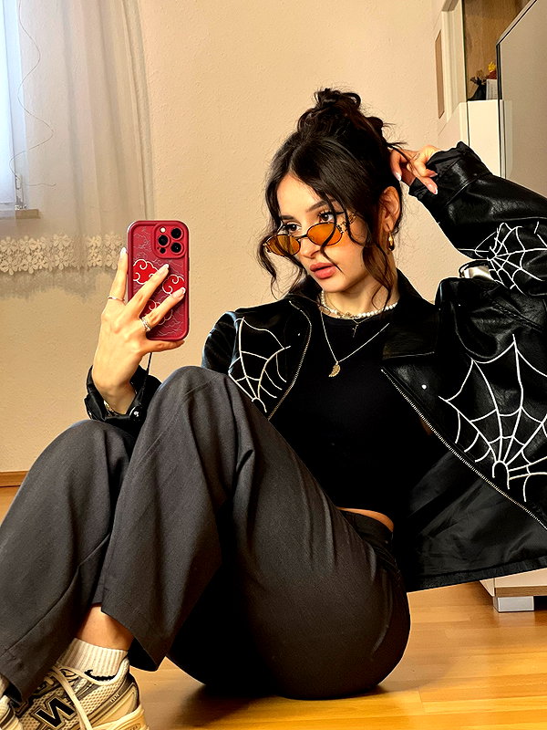 cata.leyah instagram image archive image
