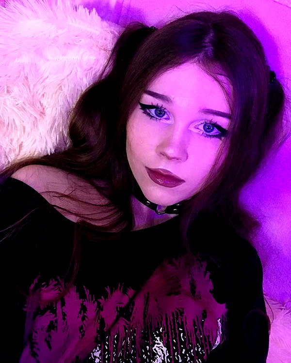 tiny.eviluv instagram image archive image