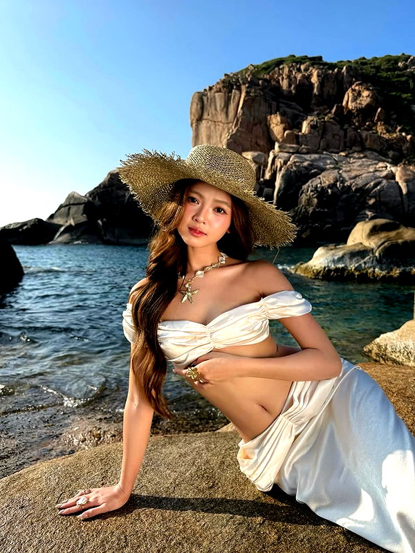 lyhythuedoxinh instagram image archive image