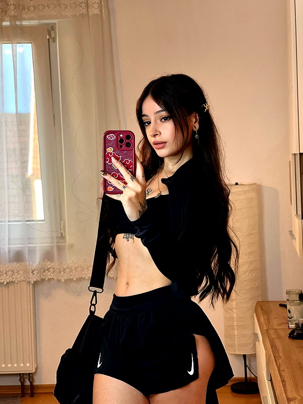 cata.leyah instagram image archive image