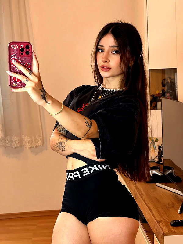cata.leyah instagram image archive image