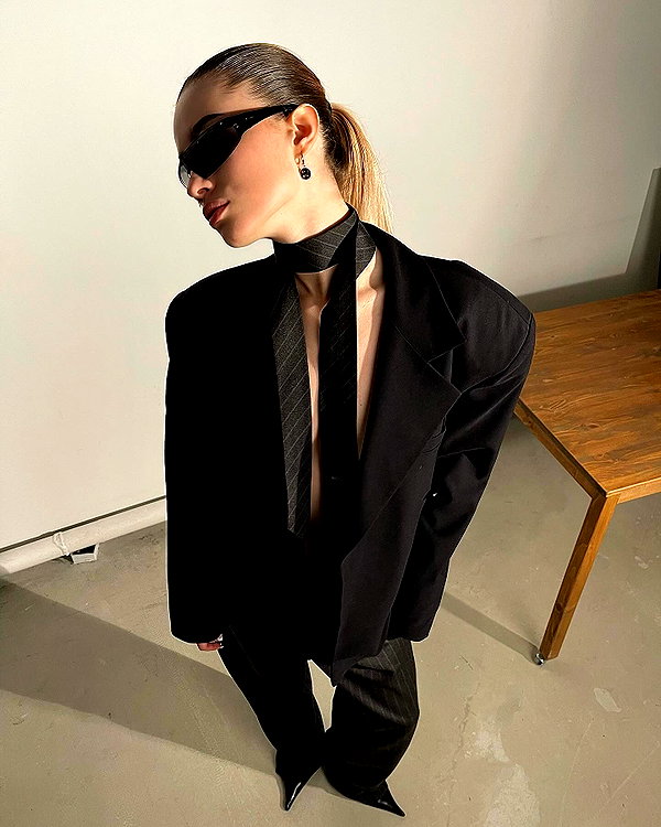 kkwwwv instagram image archive image