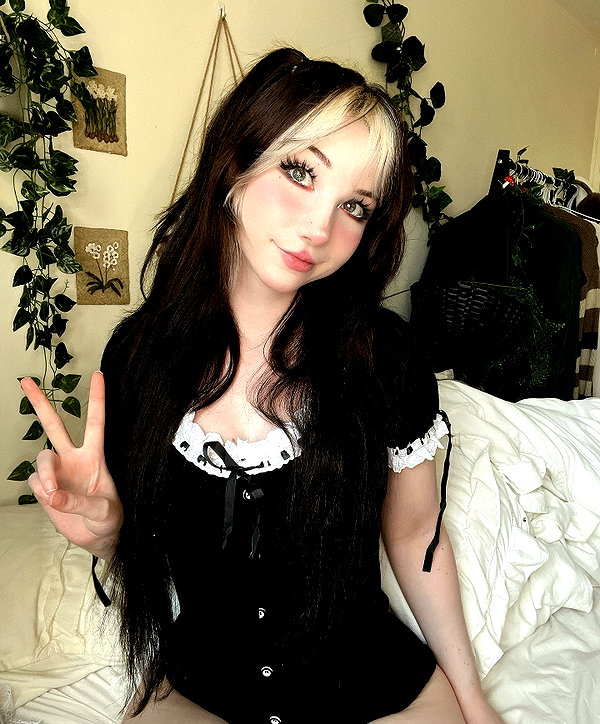 danielle.mercedie instagram image archive image