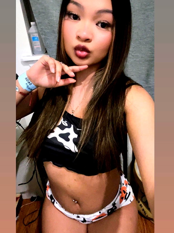 mishel_.gomez._18 instagram image archive image