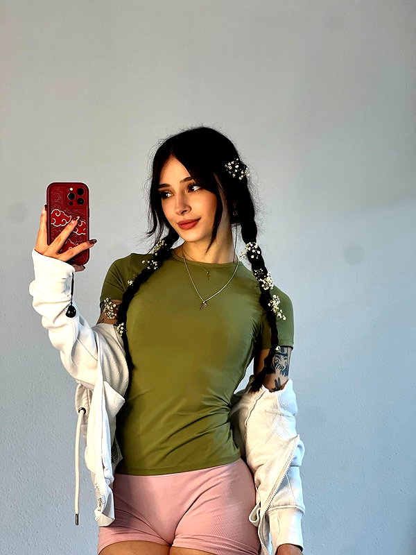 cata.leyah instagram image archive image