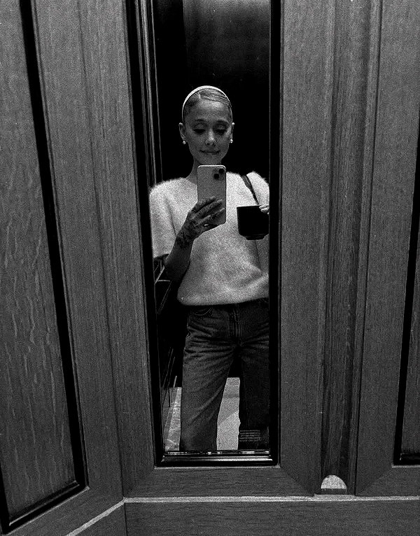 arianagrande instagram image archive image