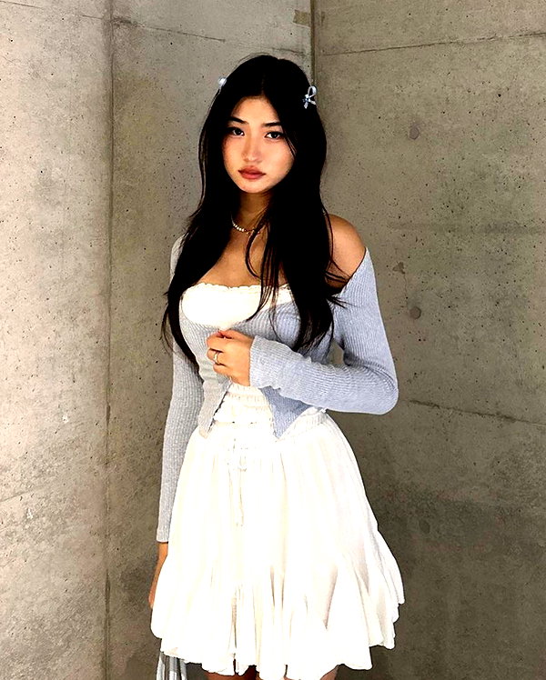 baddiesessence instagram image archive image