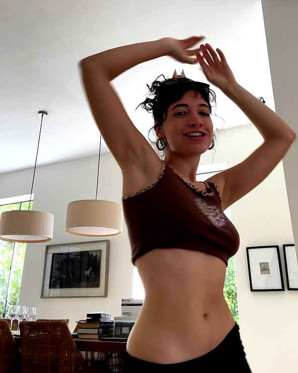 romi_henenson instagram image archive image