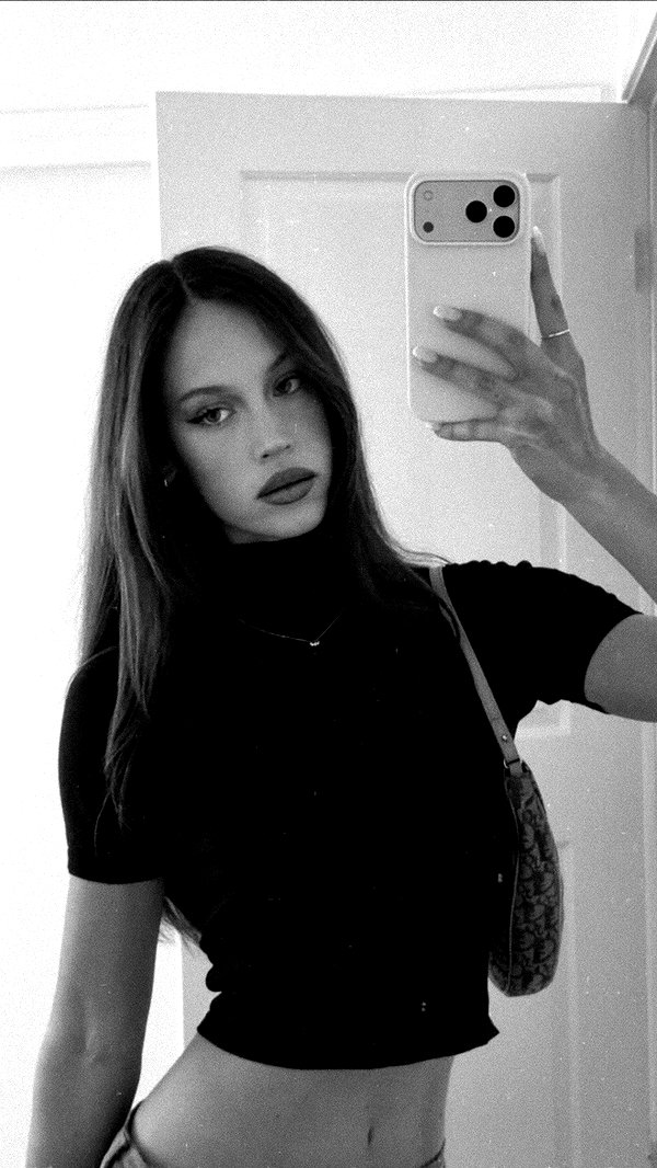 olivia.mathers instagram image archive image