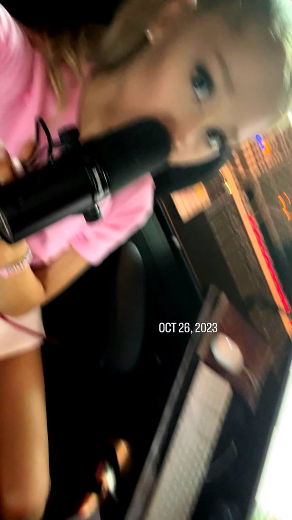 arianagrande instagram image archive image