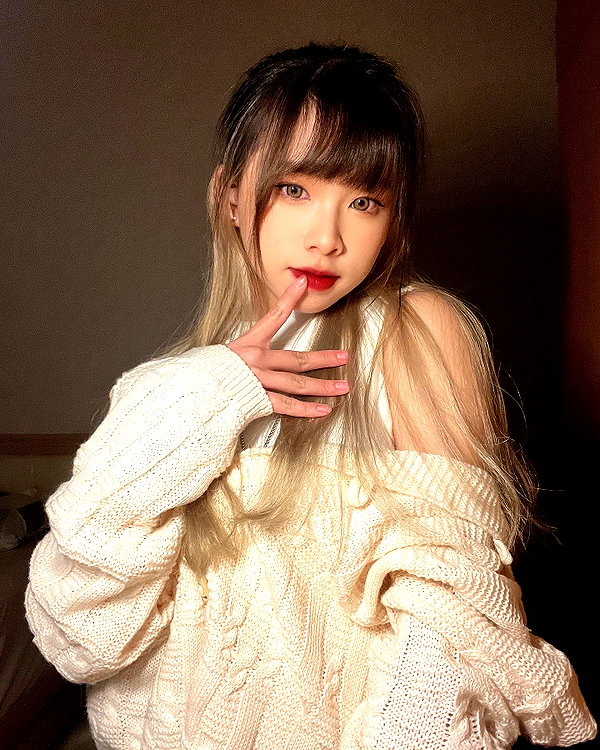 e.shao_417 instagram image archive image