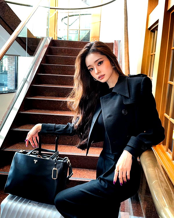 dear.zia instagram image archive image